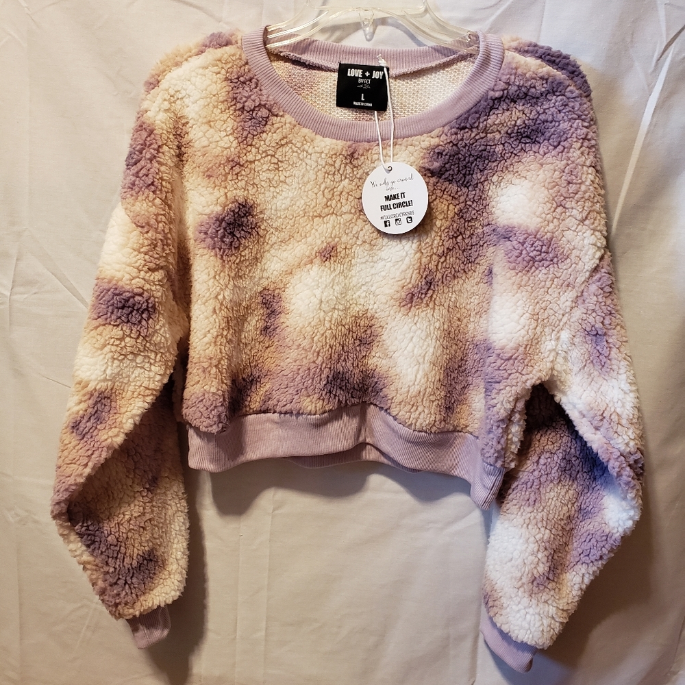 Soft and cozy cropped tie dyed sweater size L